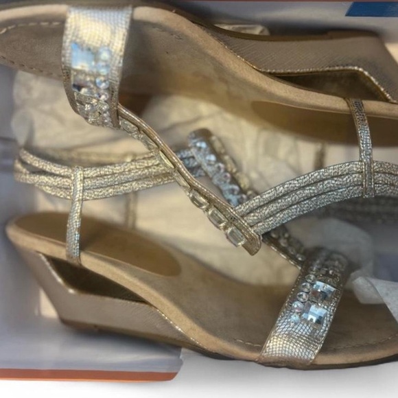 NY Transit Embellished Metallic Wedge Heel Dress Sandal Sz 10 - Picture 7 of 7